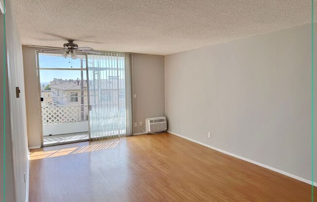 1 bed, 1 bath, 666 sqft, $1,900, Unit E204