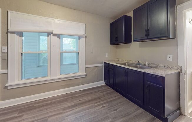 2 beds, 1 bath, 735 sqft, $950, Unit Unit 3