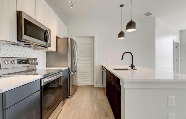 2 beds, 2 baths, 1,000 sqft, $2,199, Unit 402