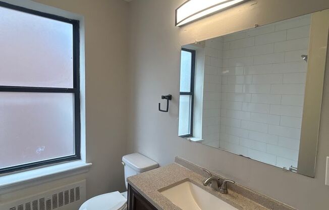 2 beds, 1 bath, 1,000 sqft, $1,295, Unit 6244 Oakland Ave #301