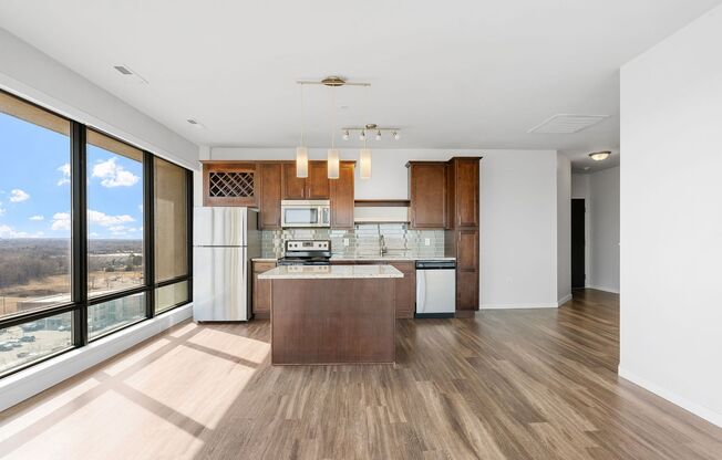 1 bed, 1 bath, 755 sqft, $1,895, Unit 810