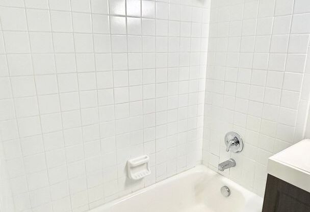 2 beds, 2 baths, 950 sqft, $1,675, Unit 302