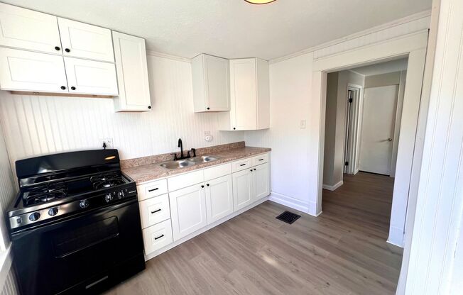 2 beds, 1 bath, 1,100 sqft, $895, Unit 2