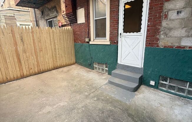 1 bed, 1 bath, 875 sqft, $1,000, Unit 2246 S 15TH ST 1ST FLR