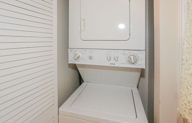 2 beds, 1 bath, 597 sqft, $2,950, Unit 630R-2S