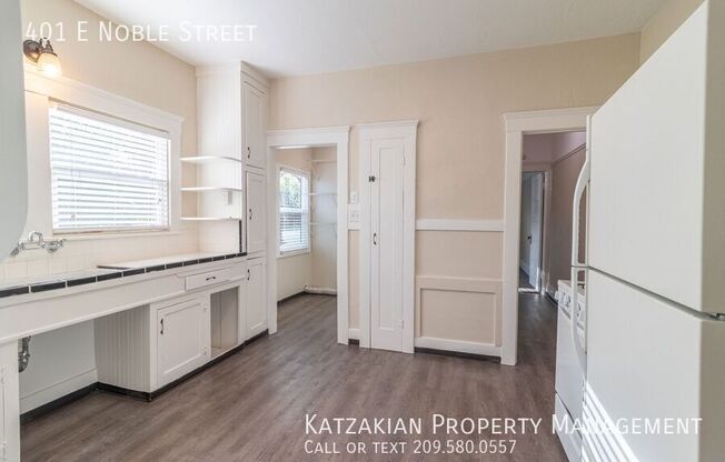 401 E NOBLE ST