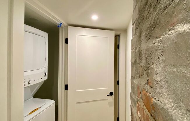 2 beds, 2 baths, 1,005 sqft, $2,567, Unit 013