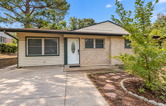 Beautifully Renovated 3-Bed Gem in Arlington – Modern Updates & Huge Backyard!