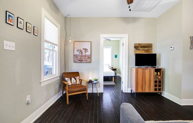 Charming 1 bedroom plus office