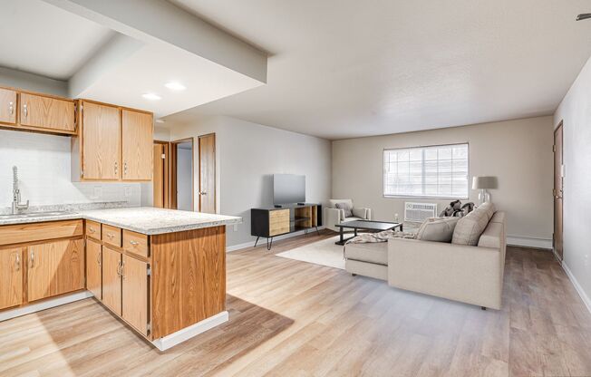 2 beds, 1 bath, 725 sqft, $1,099, Unit D202