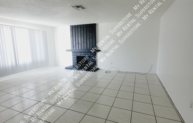 4424 N 53 LN