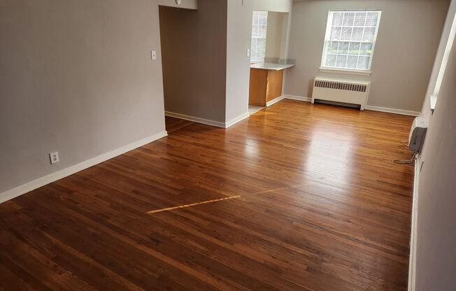 2 beds, 1 bath, 897 sqft, $2,275, Unit F-13