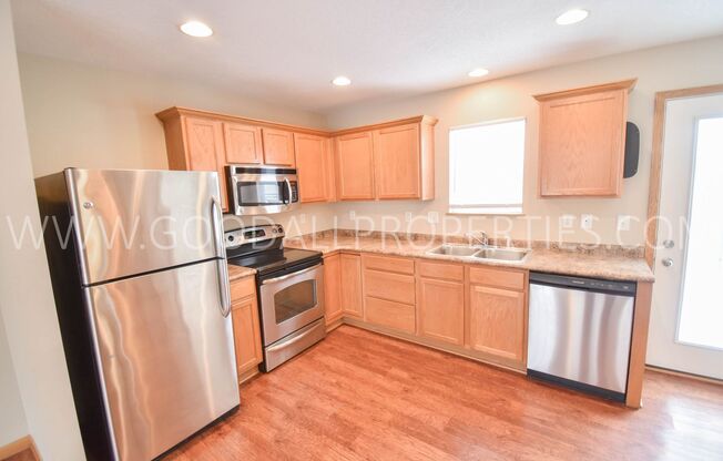 2 beds, 2.5 baths, $1,595