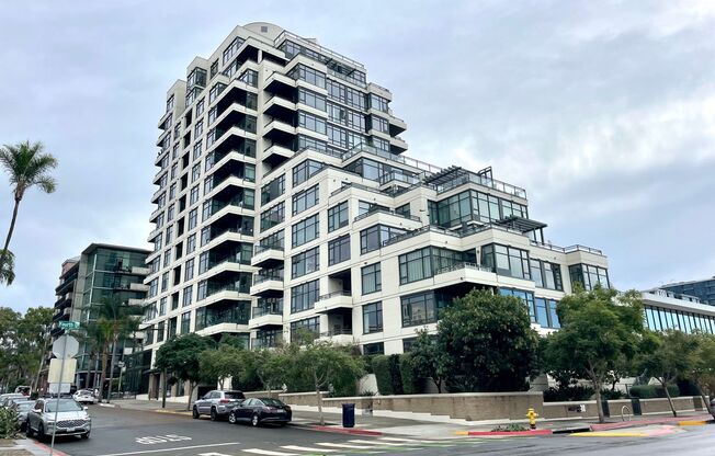 Beautiful 2BD/2BA W/ A/C, Reserved Parking, and Private Balcony in Bankers Hill!