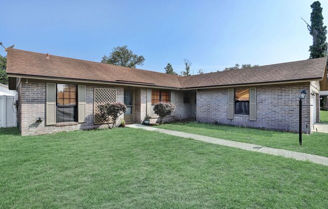 3 bedroom/ 2 bathroom home on the Westside!