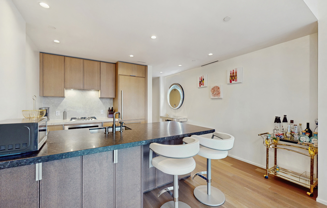 1 bed, 1 bath, 830 sqft, $7,000, Unit 12B
