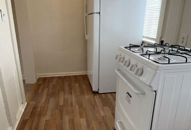 1 bed, 1 bath, 450 sqft, $1,800, Unit 150 Foresthill Avenue