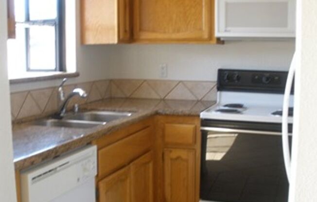 Normal heights Condo 2BR 1.5BA 1 Car Garage