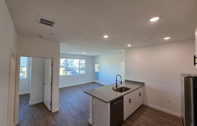 2 beds, 2 baths, 917 sqft, $3,070, Unit 2110-302