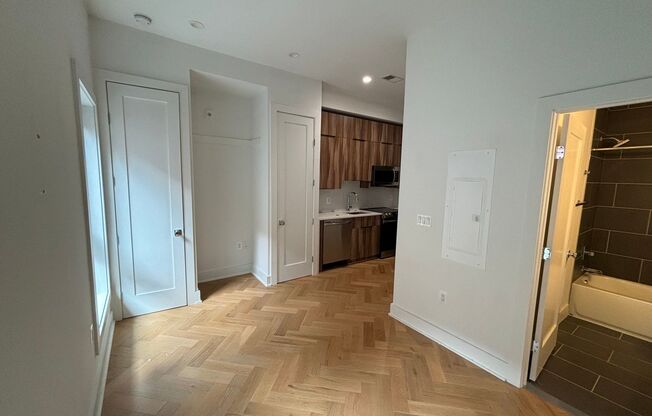 Studio, 1 bath, 297 sqft, $1,643, Unit 11