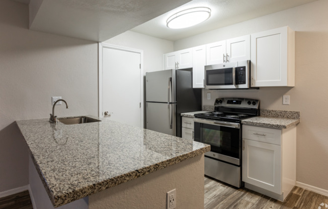 2 beds, 1 bath, 810 sqft, $1,395, Unit 66