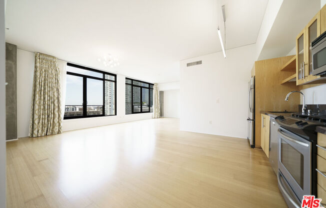1 bed, 1 bath, 800 sqft, $2,550, Unit 819