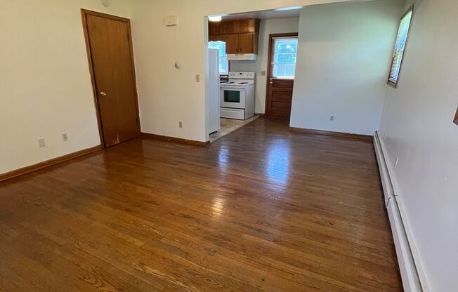 2 beds, 1 bath, 903 sqft, $1,240, Unit G-4