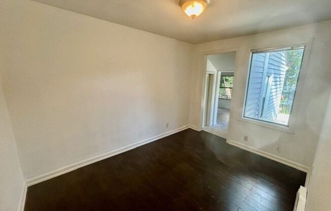 2 beds, 1 bath, $2,350