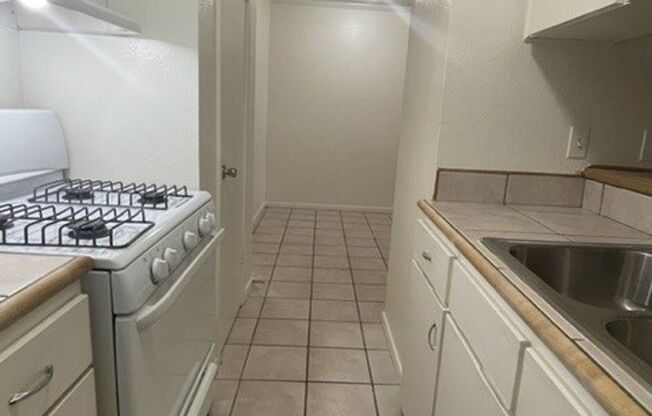 1 bed, 1 bath, 700 sqft, $1,024, Unit ELP2200-219