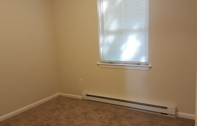 2 beds, 1 bath, 770 sqft, $1,000, Unit Unit 1