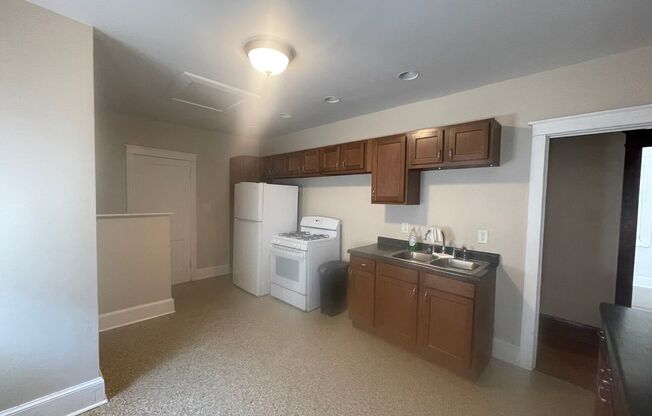 3 beds, 1 bath, $1,395