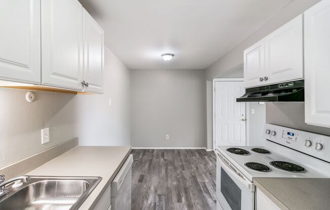 2 beds, 1 bath, 938 sqft, $1,400, Unit 21880 Coolidge - 203