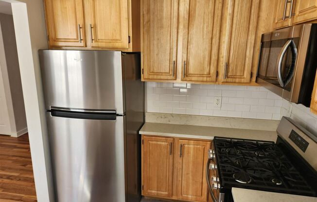 2 beds, 1 bath, 897 sqft, $2,335, Unit G-20