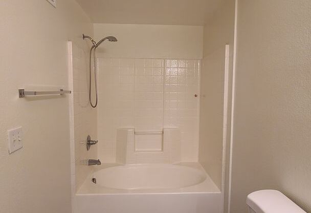 2 beds, 2 baths, $1,300, Unit # 180