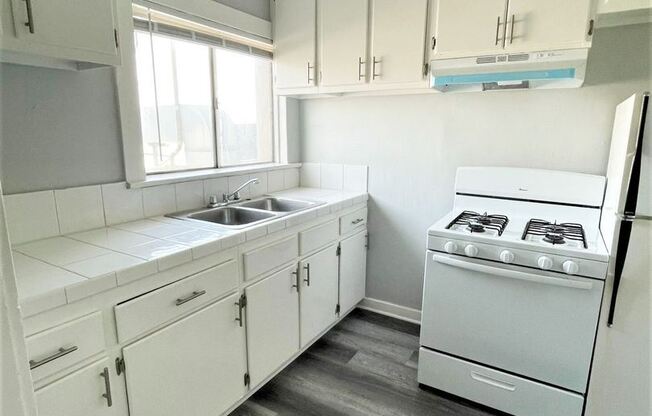 1003 - 1005 Orange Ave. /  1165-1181 E 10Th Street