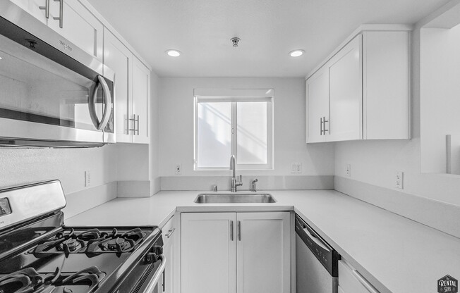 4980 S CENTINELA AVE