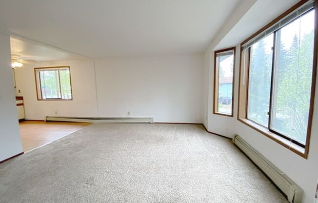 2 beds, 1 bath, $1,550, Unit A