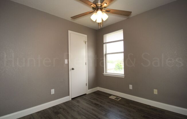 3 beds, 1.5 baths, $875, Unit Unit D