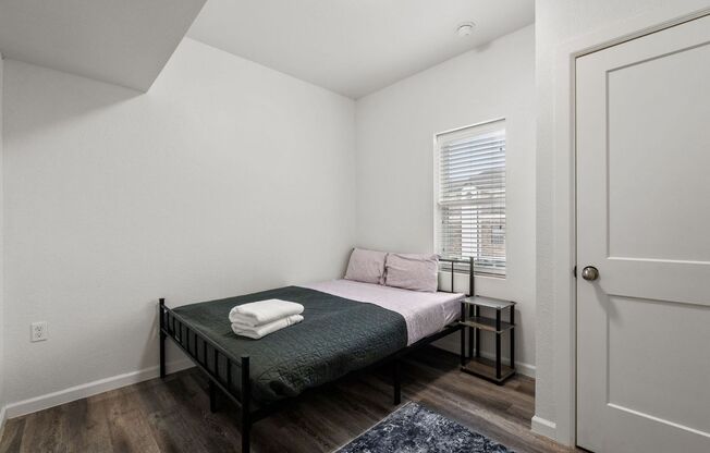 3 beds, 2 baths, 1,450 sqft, $1,400, Unit #206