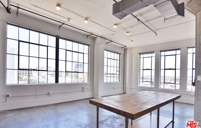315 E 8Th St