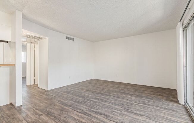 1 bed, 1 bath, 680 sqft, $1,095, Unit 220