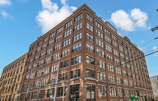 913 W VAN BUREN ST