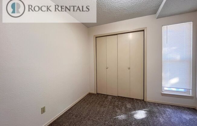 2 beds, 1.5 baths, $859, Unit Apt 3