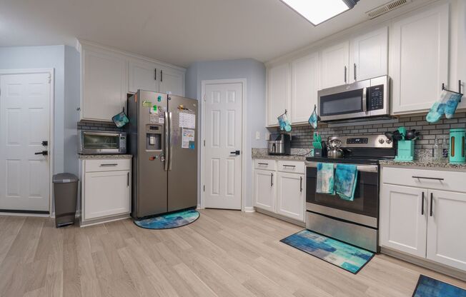 MOVE IN READY 3 Bedroom in the Heart of Norfolk!