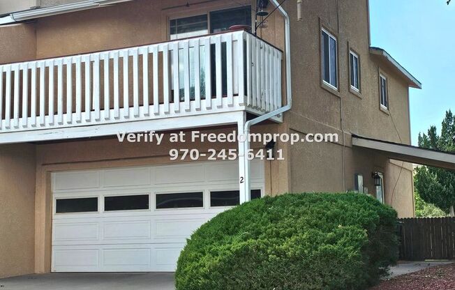 Great 2 bedroom 1.5 bath Duplex on the Redlands