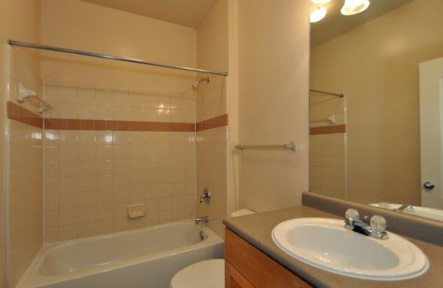 Bathroom With Bathtub at The Orleans of Decatur, Decatur