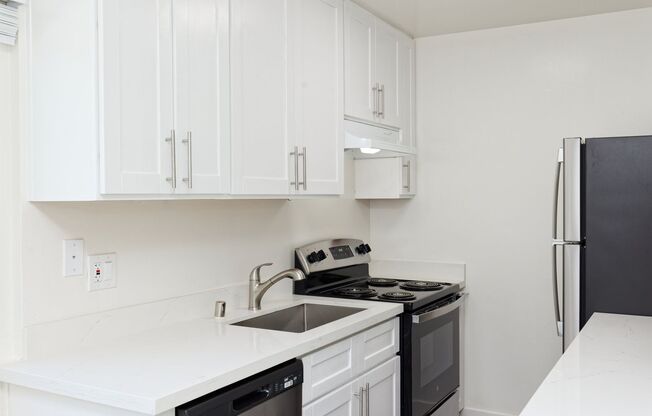 2 beds, 1 bath, 763 sqft, $1,995, Unit B18