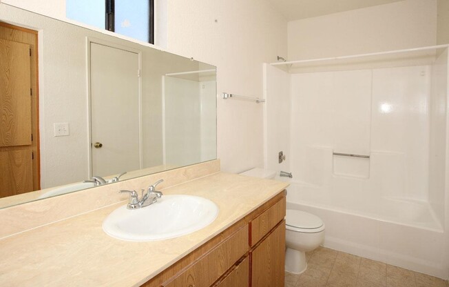 2 beds, 1.5 baths, $2,295, Unit 08