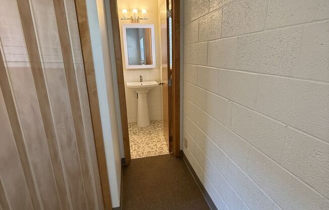 Studio, 1 bath, 500 sqft, $625, Unit 1024 SUNSET #04