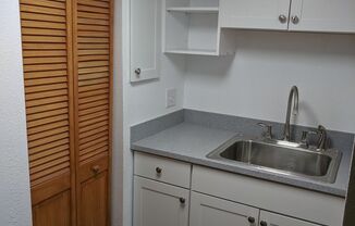 1 bed, 1 bath, $1,400, Unit UNIT B